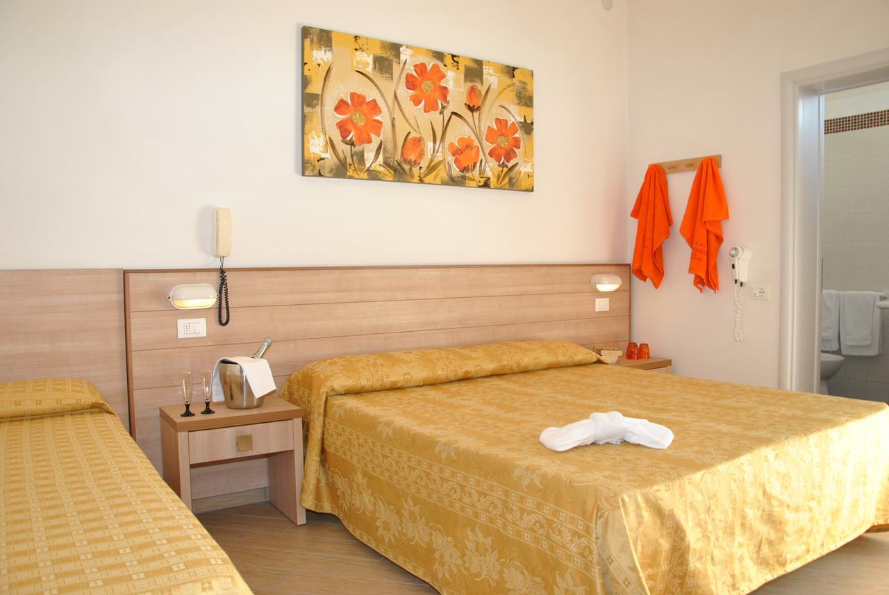 Hotel La Capinera Bellaria-Igea Marina Esterno foto
