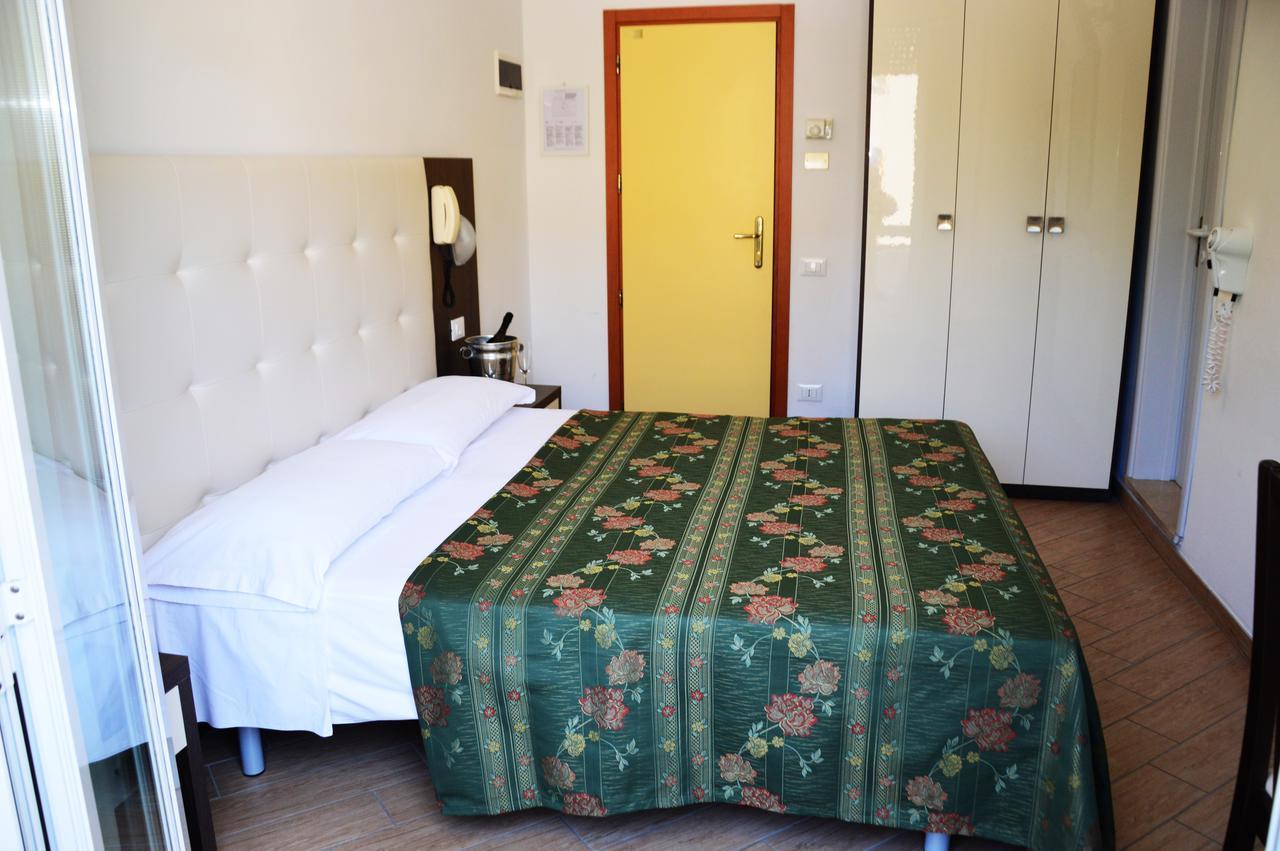 Hotel La Capinera Bellaria-Igea Marina Esterno foto