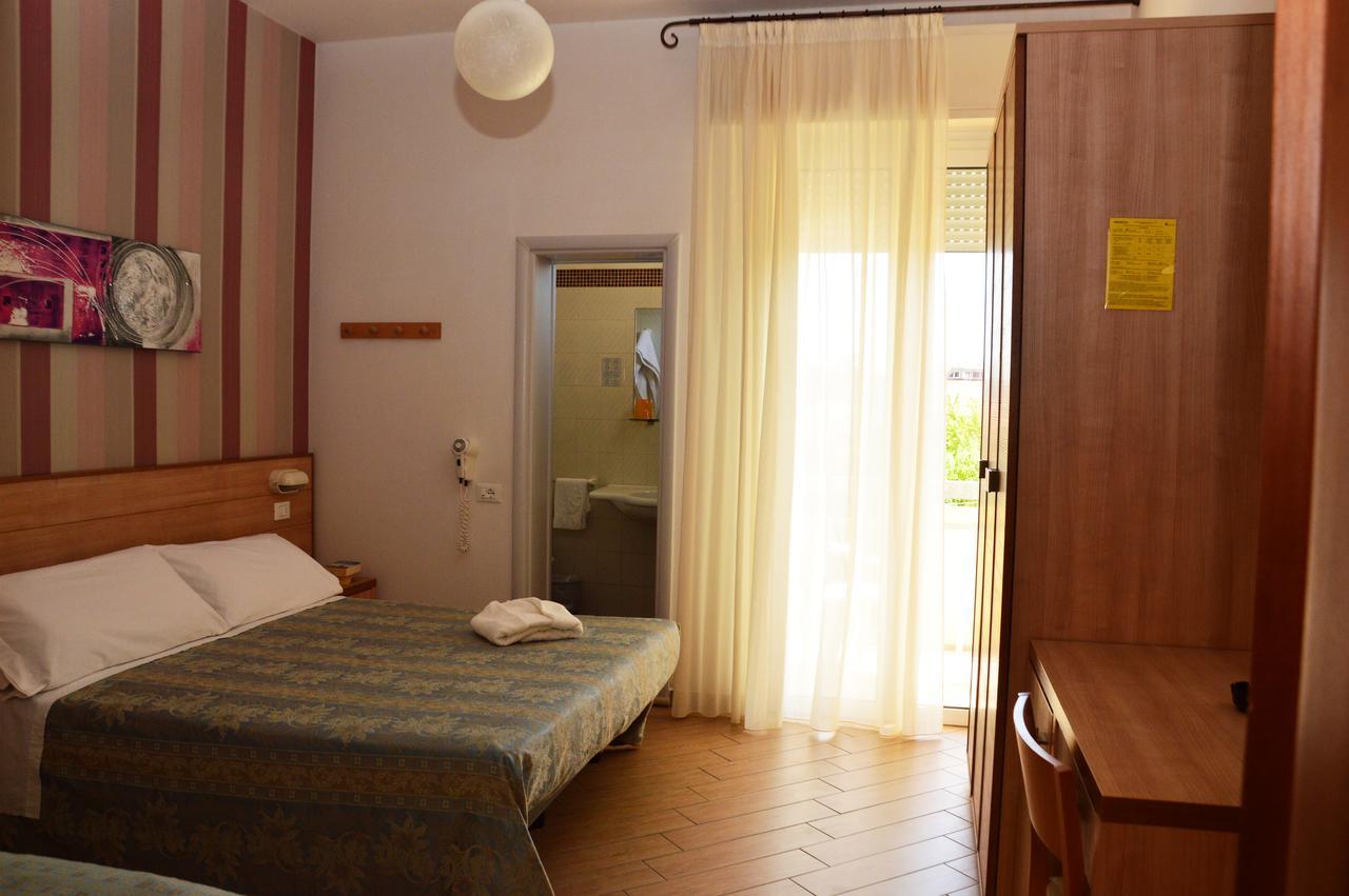 Hotel La Capinera Bellaria-Igea Marina Esterno foto