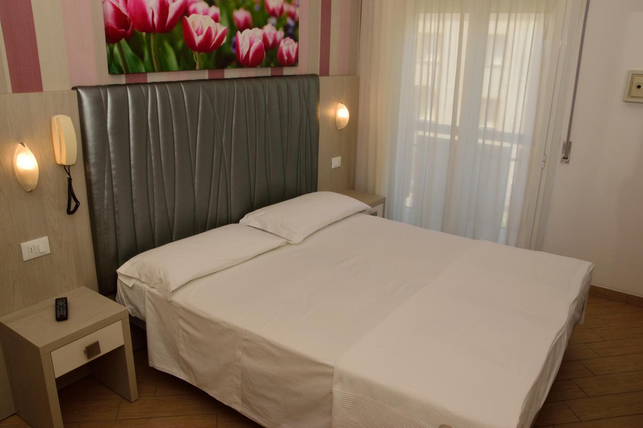 Hotel La Capinera Bellaria-Igea Marina Esterno foto