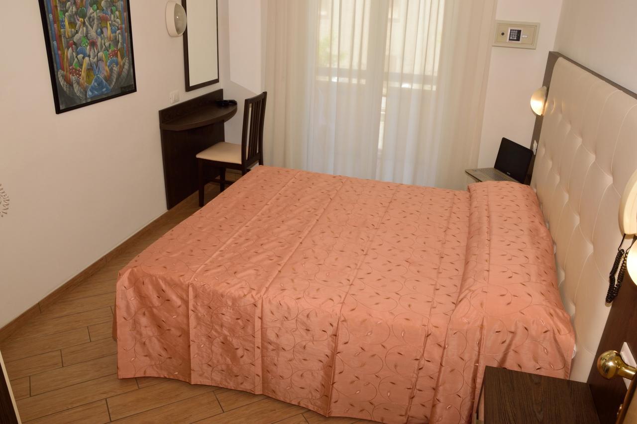 Hotel La Capinera Bellaria-Igea Marina Esterno foto