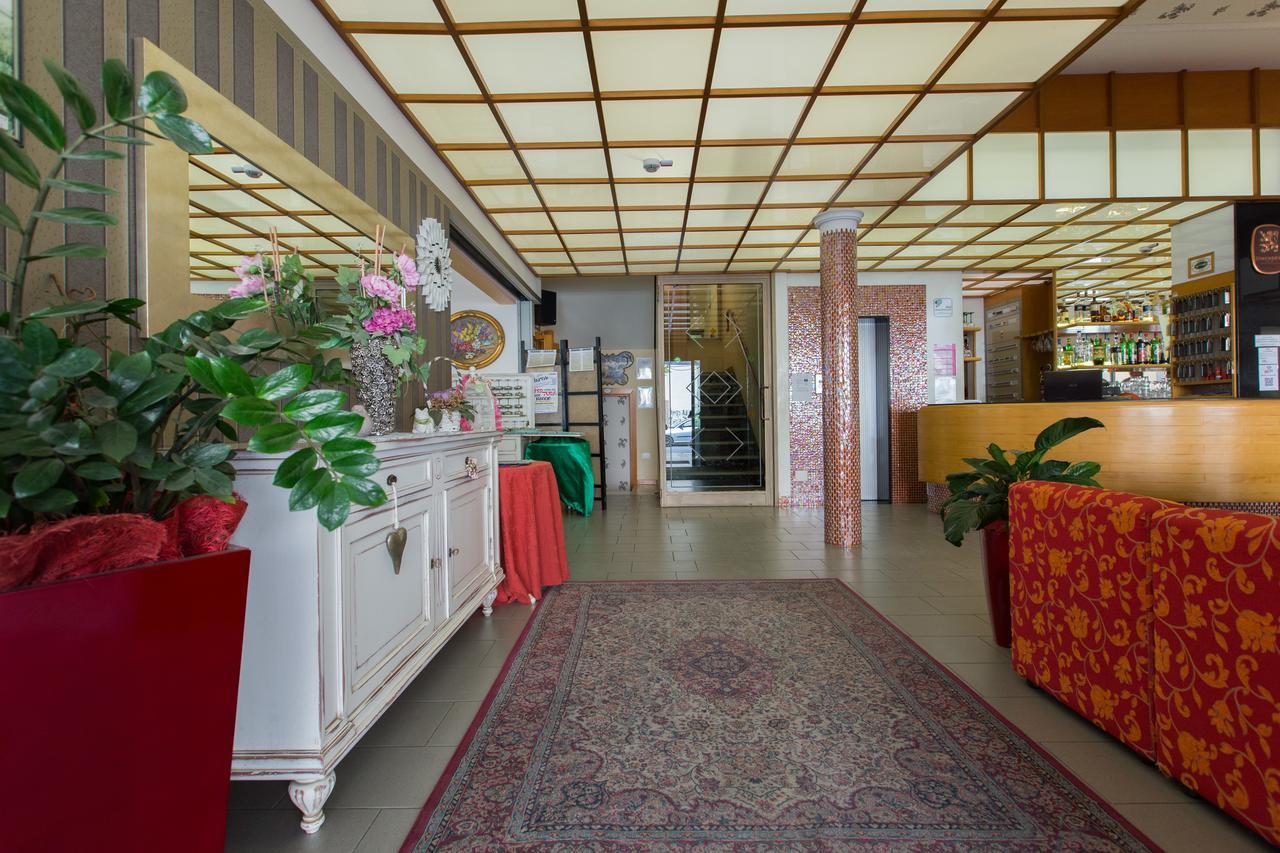 Hotel La Capinera Bellaria-Igea Marina Esterno foto
